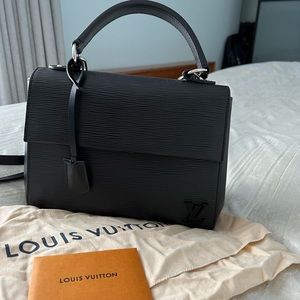 LV bag. Great condition,no visible signs of wear from outside, must have.